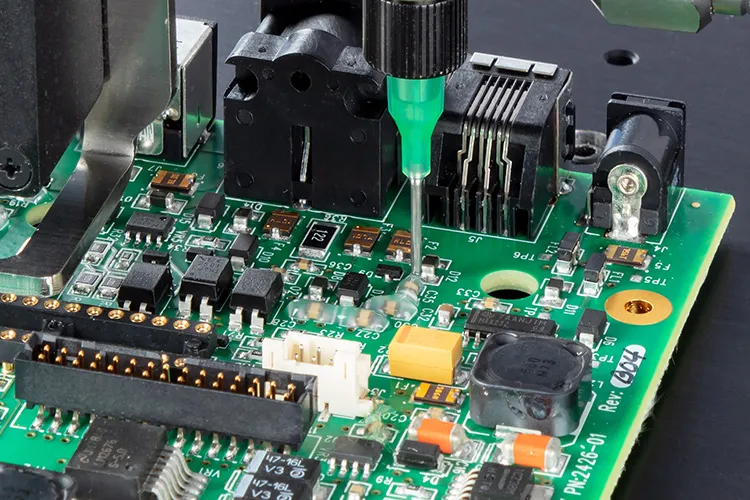 Ung dung may bom cap keo trong san xuat bang mach PCB