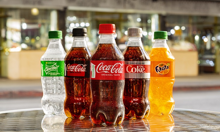 Coca-Cola sử dụng chai làm từ nhựa tái chế