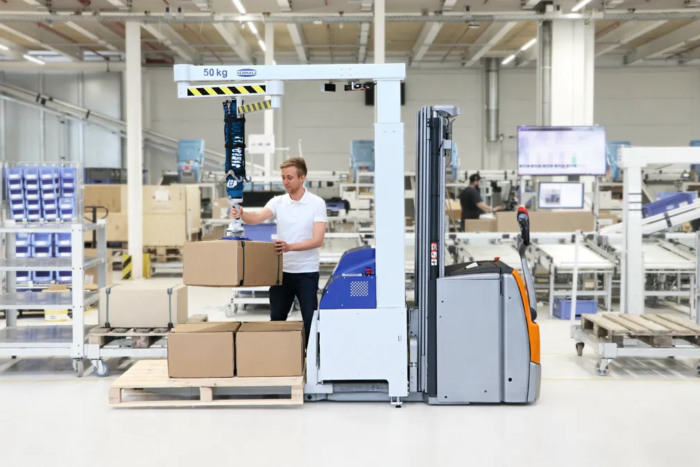 vat lieu phu hop voi thiet bi nang chan khong