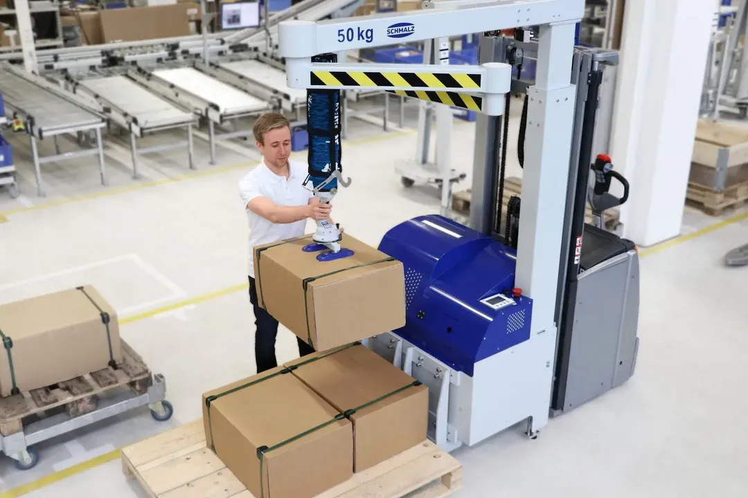 tiet kiem chi phi va loi nhuan nho thiet bi nang hut chan khong